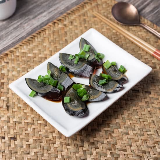 Preserved Egg (2 pcs)皮蛋（兩個）